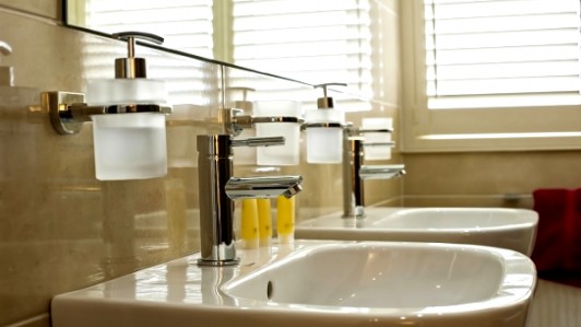 Sea Breeze Lodge Bathroom