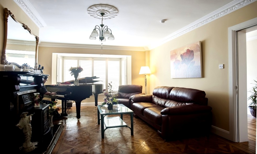 Sea Breeze B&B piano room.