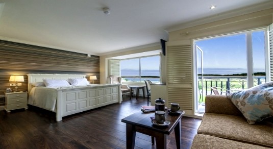 Master suite in Sea Breeze Lodge